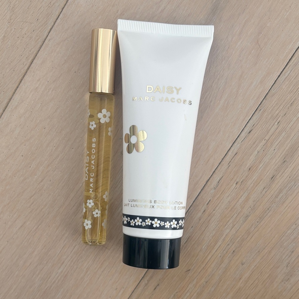 NEW Marc Jacobs Daisy Rollerball AND Body Lotion